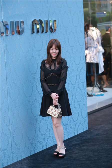 少女时代Tiffany、韩孝周、李洙赫等出席某品牌店开业纪念活动