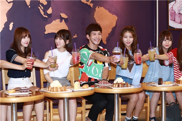 女团GFRIEND出席由台湾MTV综艺节目《我爱偶像》-playJ’s偶像周报