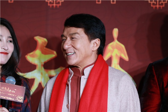 李治廷曝成龙添新伤,张艺兴拜托成龙「教玩命」