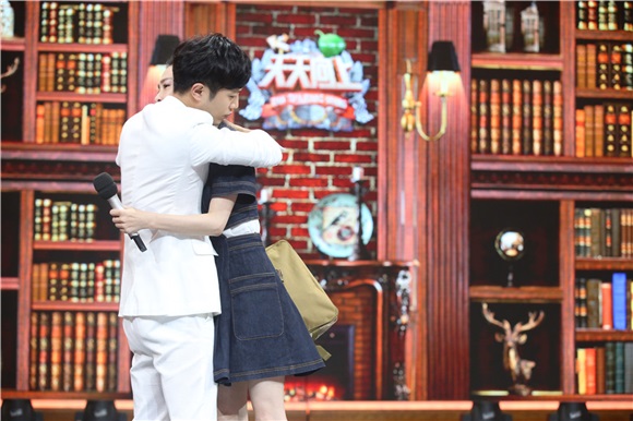 蒋梦婕霸气腿咚《太后》「徐上士」 上演女神美腿杀