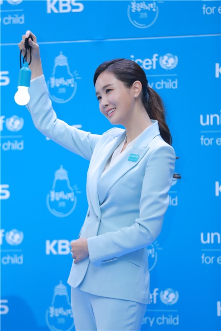 李宝英、李多海、安圣基、柳镇等出席第二届联合国儿童基金会纪念活动红毯仪式