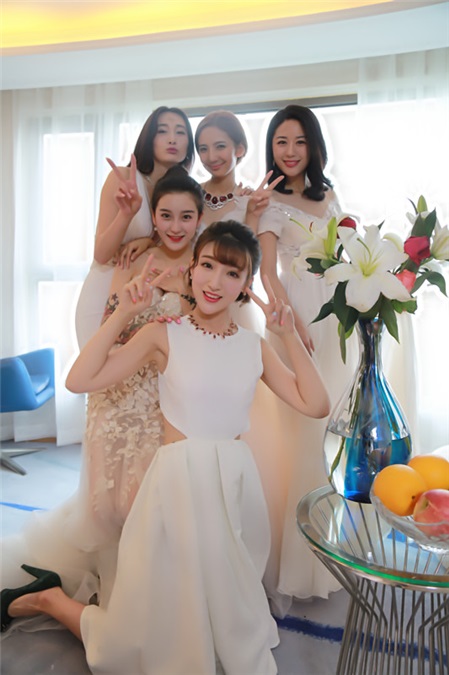《王牌游戏之婚前夜》七夕曝剧照 网友:猝不及防的狗粮,不吃!