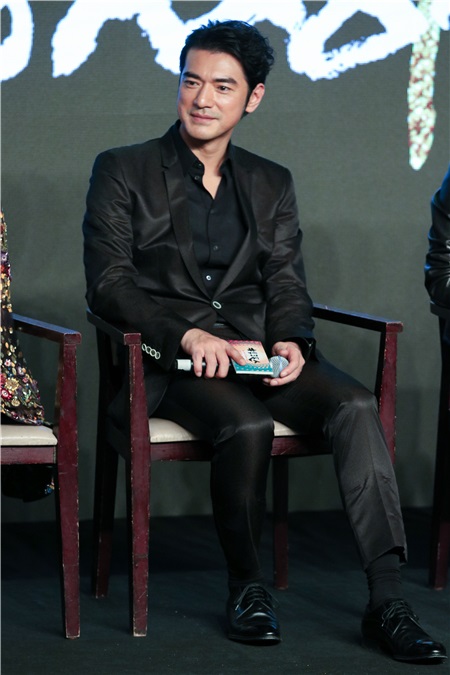 《摆渡人》定档1223 十三位大咖用「周星驰的方式」献上「王家卫的故事」
