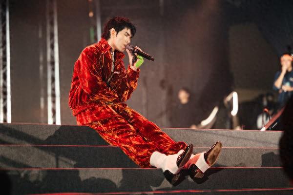 「金曲歌王」萧敬腾10月婚后随即飞至北美继续巡演