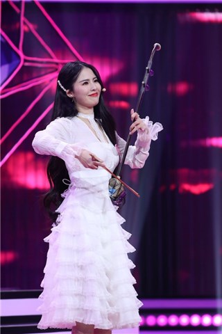 女嘉宾裘宇惠表演才艺