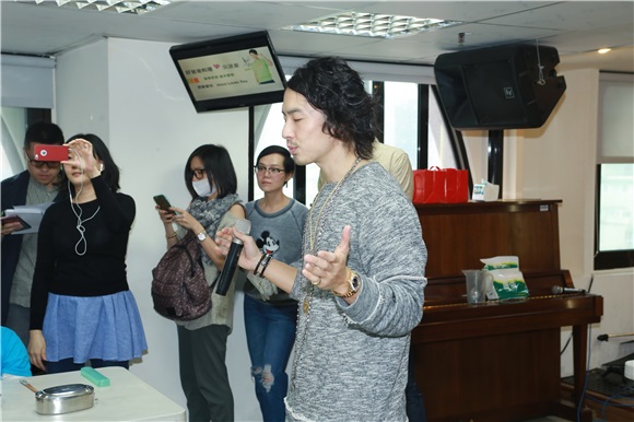 吴建豪出席公益活动