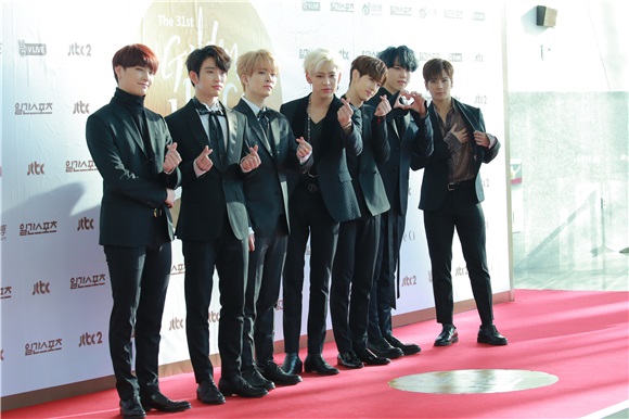 第31届金唱片大赏唱片部门颁奖典礼 Seventeen、I.O.I、防弹少年团等亮相红毯仪式