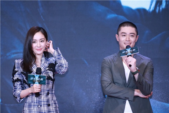 三个杨幂」现身发布会 霍建华少女心曝光
