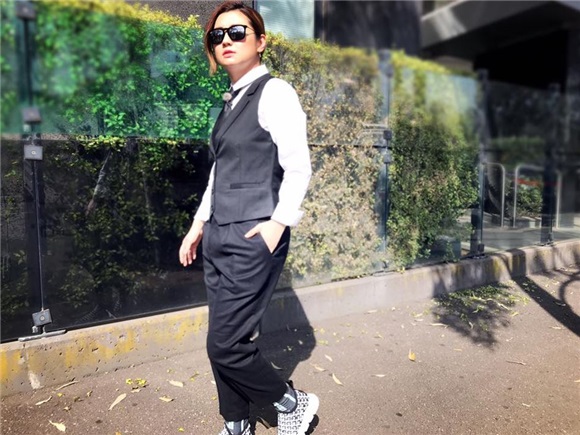 披着盔甲的公主 Selina重新告诉你月亮没有圆缺