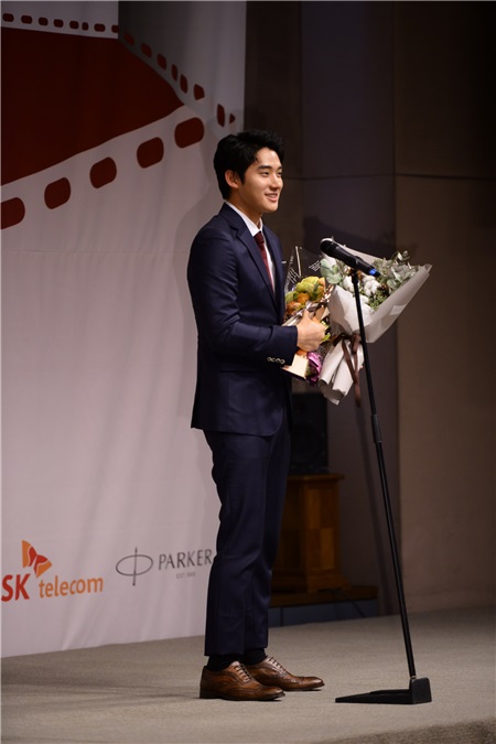 第8届韩国年度电影奖颁奖典礼 宋康昊、马东锡、罗美兰等到场出席