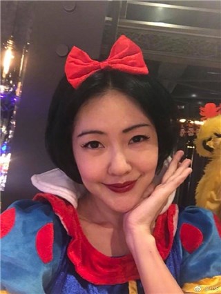小S为了孩子办万圣节派对 网友调侃：明明自己想玩