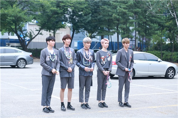KBS2《音乐银行》彩排 EXO、VIXX、宇宙少女、I.O.I、泫雅等参加