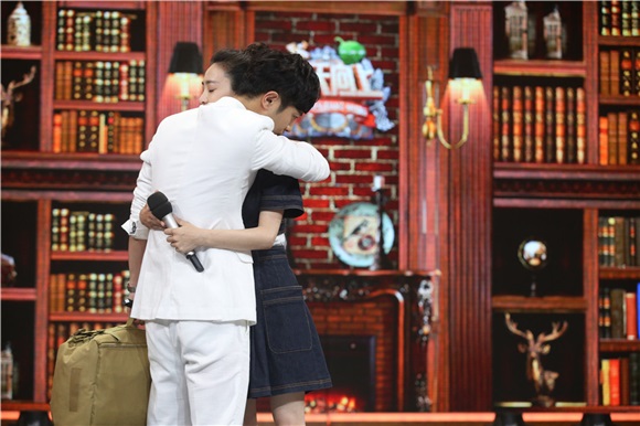 蒋梦婕霸气腿咚《太后》「徐上士」 上演女神美腿杀