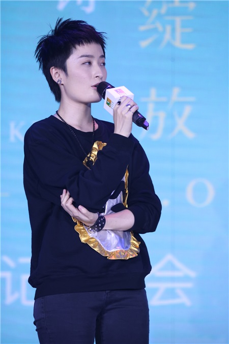 关诗敏记者会劲歌热舞秀性感 陶喆曾轶可李斯丹妮助阵