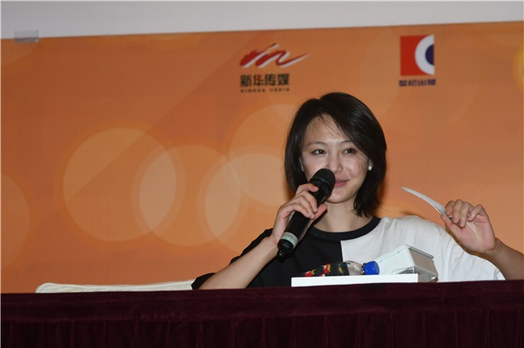 〈Yes上海现场〉郑爽上海签书会四千粉丝捧场 新书收入都将捐出