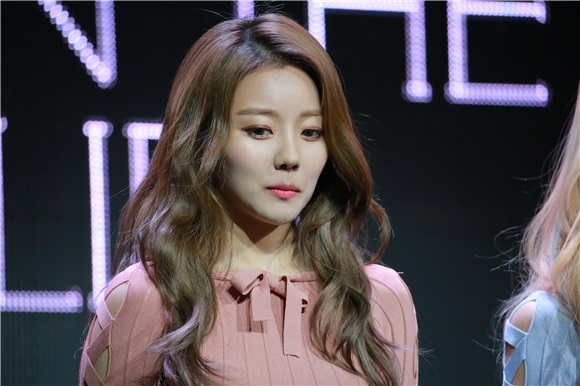 女团MelodyDay举行迷你2辑《KISS ON THE LIPS》发售showcase