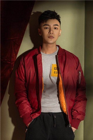 曹璐最新写真上线 摇滚小爷专情男友圈粉无数
