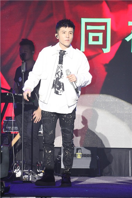 宋念宇新歌演唱会 艾怡良送上美食