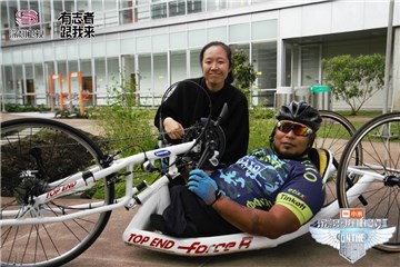 梁红和残疾军人