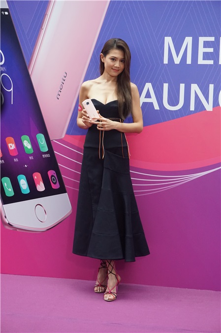 周秀娜、吴千语、周汶錡出席美颜手机发布会