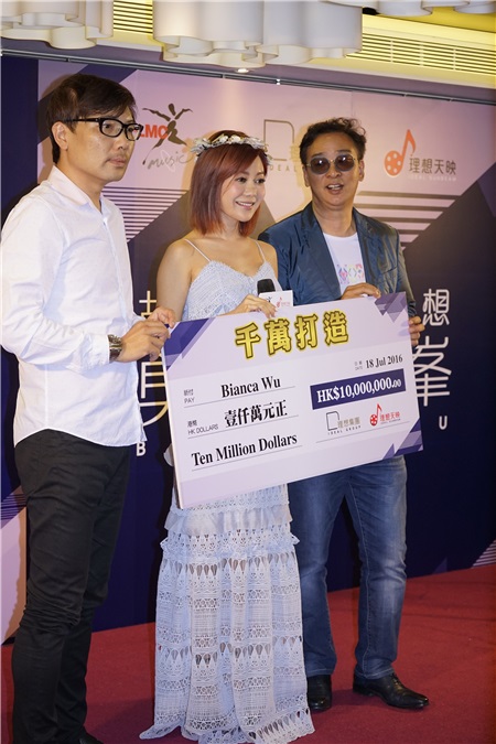 薛家燕等出席胡琳加盟理想天映签约活动
