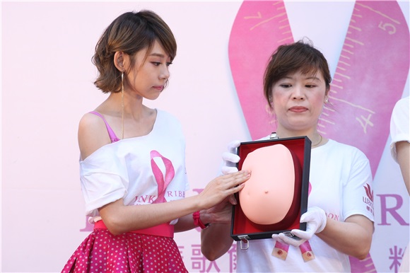 加藤侑纪 林明祯出席粉红丝带乳癌防治宣导活动