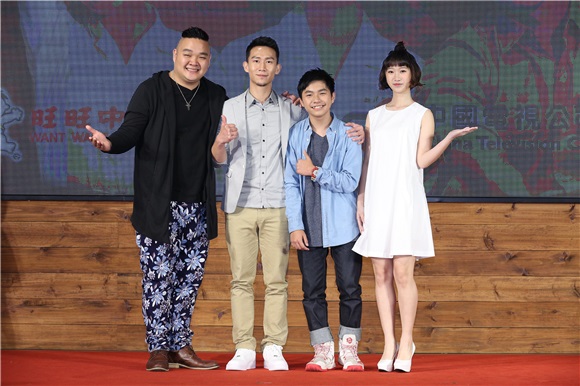 艾伟、张琼姿、陆明君、陈志强、沉建宏、刘宇珊等出席戏剧《这些年那些事》首映会