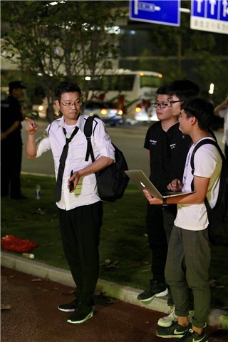 王迅遇见无人机技术人员
