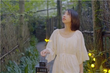 蓝江婧游赏民宿夜景