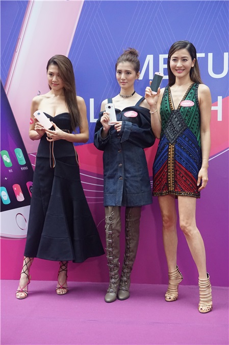 周秀娜、吴千语、周汶錡出席美颜手机发布会