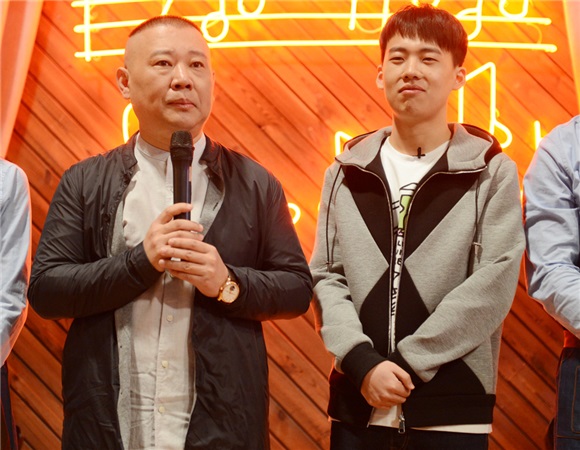 郭德纲父子合作《林子大了》:相声演员有更多可能