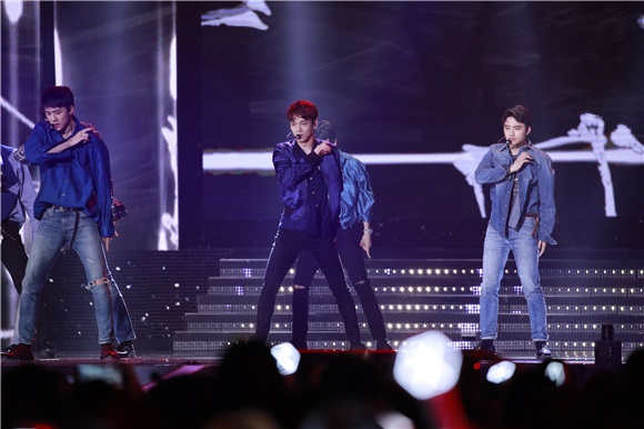 UHD开台共同祝贺秀《U Have a Dream》演唱会 EXO、TWICE、Mamamoo等出席