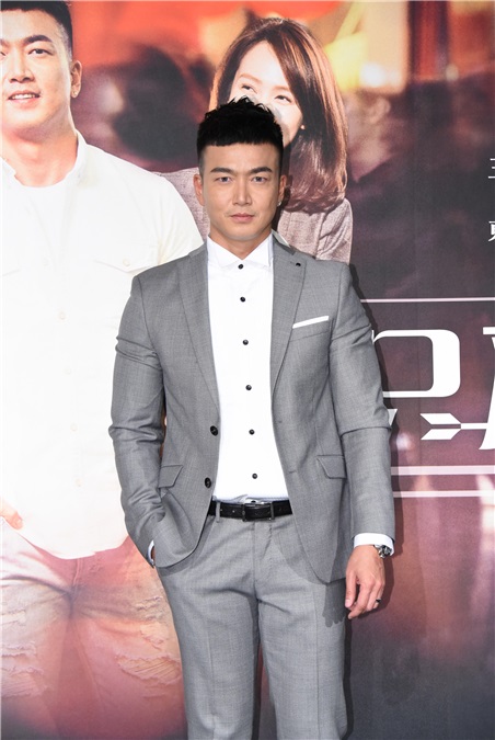 李沛旭、简宏霖、小薰、严正岚出席戏剧《只为你停留》首映会