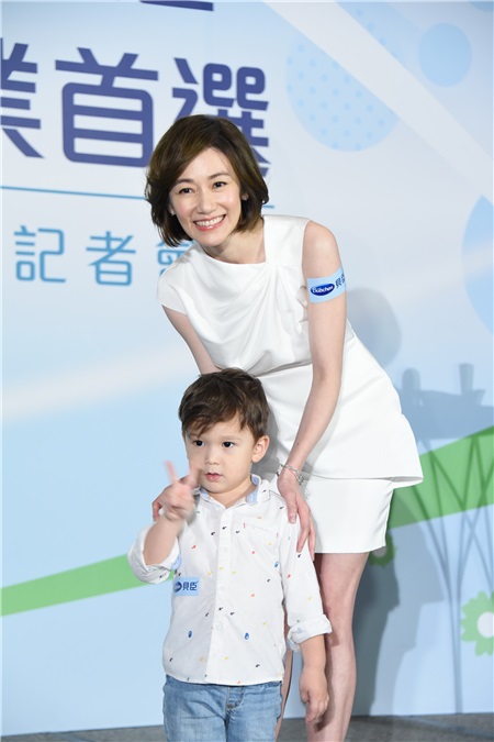 周幼婷出席幼儿保养品活动