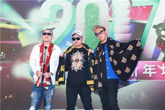 曾宝仪、玖一一、SpeXial出席《2017台北最High新年城》跨年晚会记者会