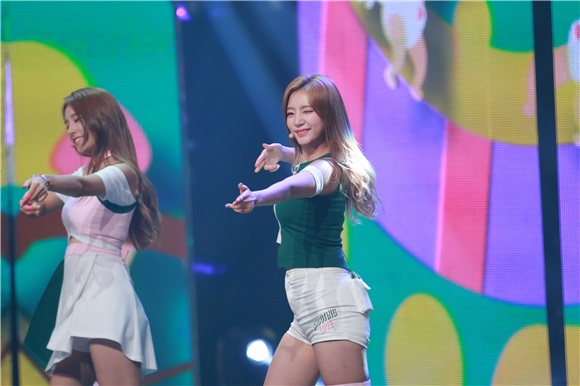 有线台MBC MUSIC《Show Champion》开唱 宋枝恩、宇宙少女等登台亮相