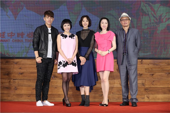 艾伟、张琼姿、陆明君、陈志强、沉建宏、刘宇珊等出席戏剧《这些年那些事》首映会