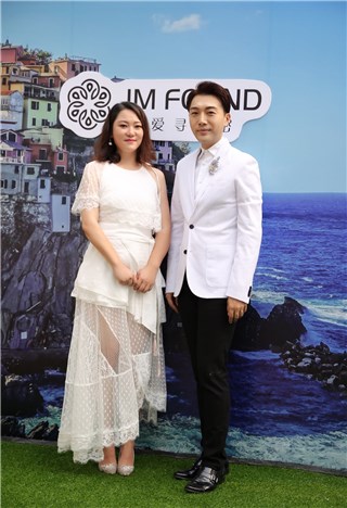 爱寻肌密创始人兼CEO黄文静与时尚教父李云涛合影