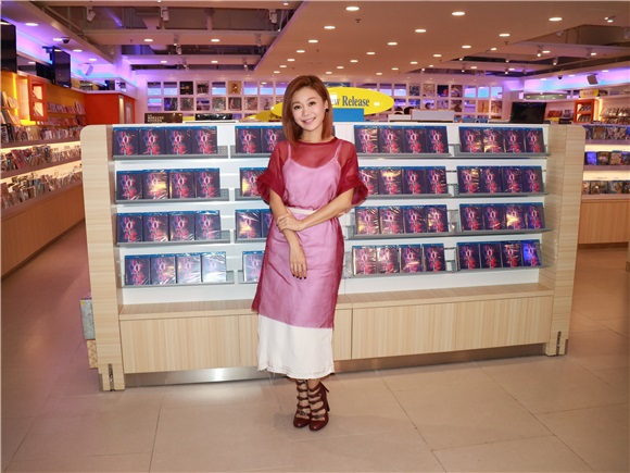 胡琳出席CD Warehouse 签名会