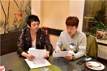 贾乃亮、信任性吃吃吃
