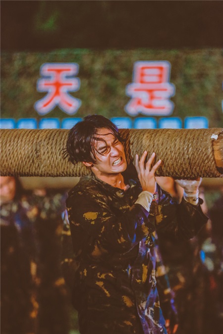 蒋劲夫力拼猎人勋章争夺战 《真男》热血大结局即将开启