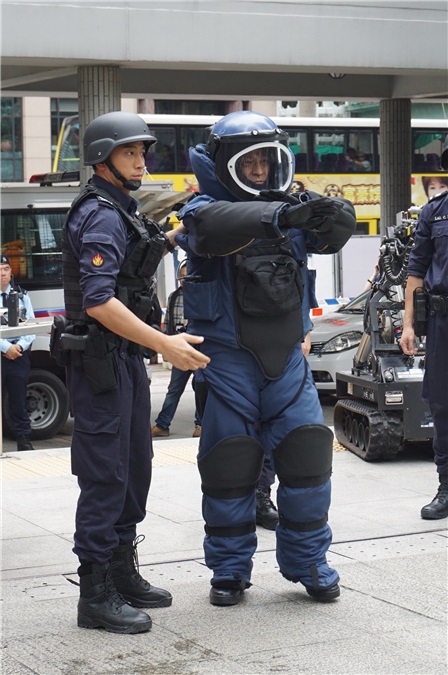 刘德华电影《拆弹专家》拍摄拆炸弹场面