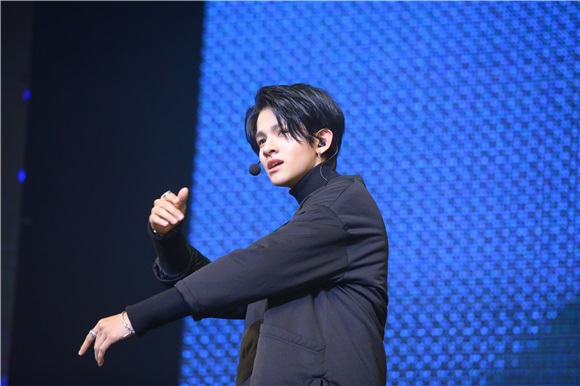 〈Yes首尔现场〉Samuel正规一辑《EYE CANDY》充满少年活力与魅力
