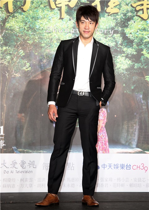 大爱「竹南往事」演员韩瑜、李政颖、杨庆煌、傅小芸、陈熙锋、柯素云等出席上档记者会。