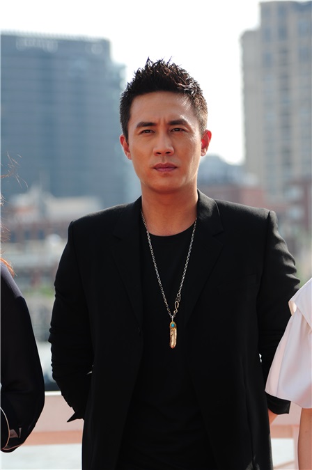 葛优、闫妮《罗曼蒂克消亡史》豪华阵容 章子怡复出黑色装扮不掩腰围发福