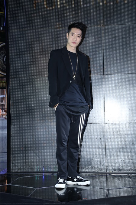周汤豪出席美发活动