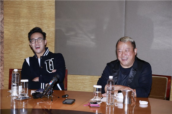 曾国祥与曾志伟父子档出席记者见面会