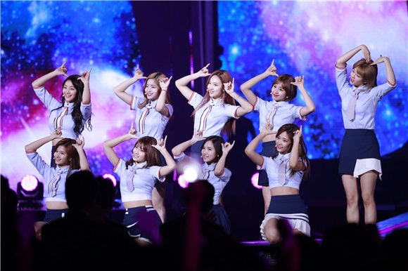 UHD开台共同祝贺秀《U Have a Dream》演唱会 EXO、TWICE、Mamamoo等出席