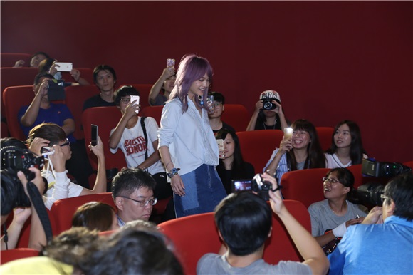 杨丞琳、李烈出席MV分享会