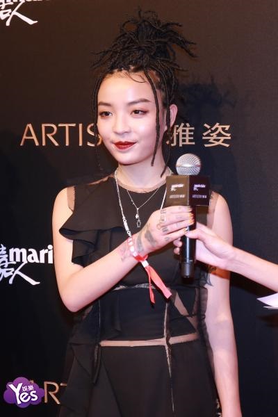 易烊千玺杨幂唐嫣Angelababy刘亦菲等出席嘉人盛典